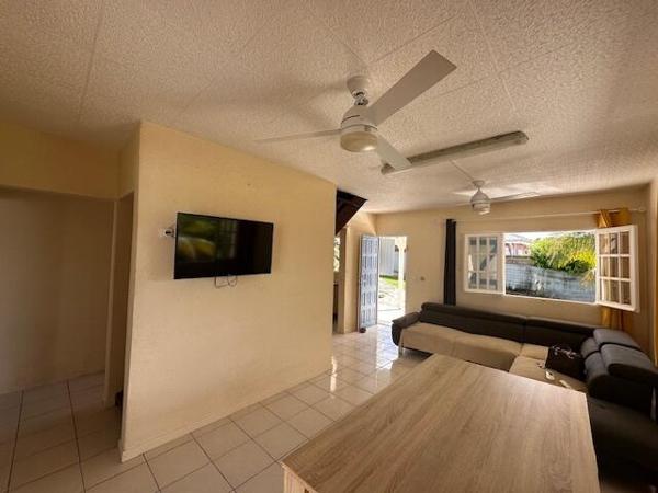 A VENDRE JOLIE VILLA T4 R+1 PROCHE PLAGE BOIS JOLAN SAINTE ANNE