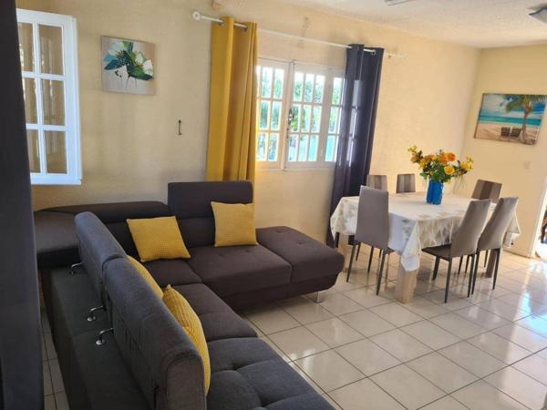 A VENDRE JOLIE VILLA T4 R+1 PROCHE PLAGE BOIS JOLAN SAINTE ANNE