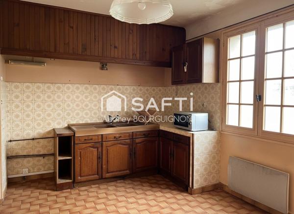 Maison à rénover avec beau potentiel