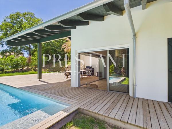Maison contemporaine de 380 m², piscine et quiétude., BASSUSSARRY