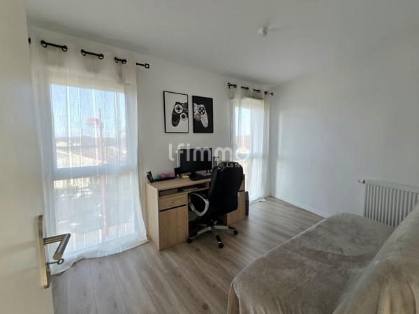 Appartement Type 3 récent avec balcon et parking couvert