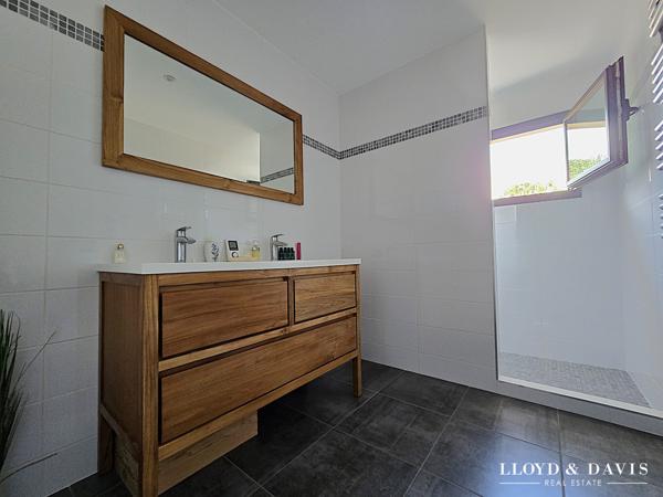 Bouscat centre -  Elégante contemporaine en pierre avec jardin et garage