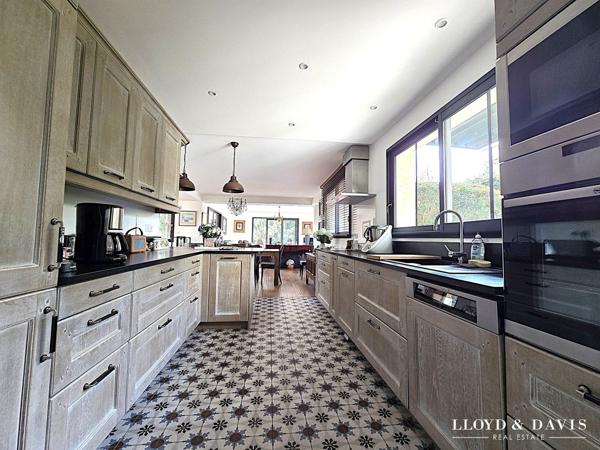 Bouscat centre -  Elégante contemporaine en pierre avec jardin et garage