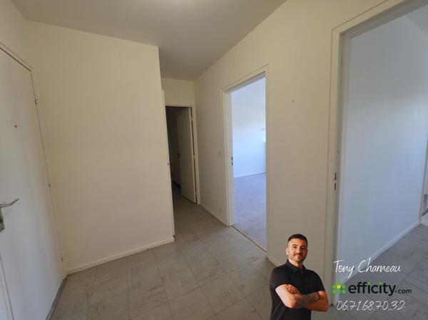 Appartement
         2 pièces
        - 40 m² 86 500 € *