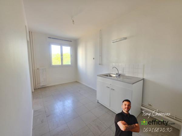 Appartement
         2 pièces
        - 40 m² 86 500 € *