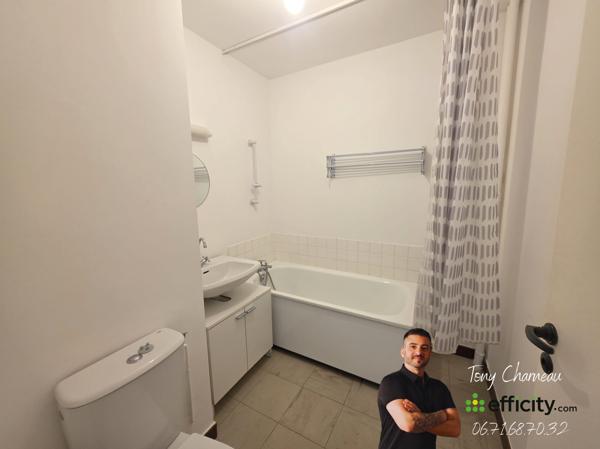 Appartement
         2 pièces
        - 40 m² 86 500 € *