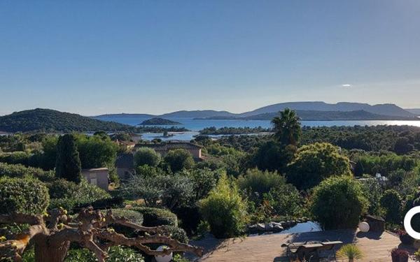 Maison à vendre    5 pièces •  Zonza