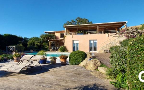 Maison à vendre    5 pièces •  Zonza