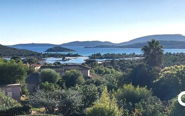 Maison à vendre    5 pièces •  Zonza