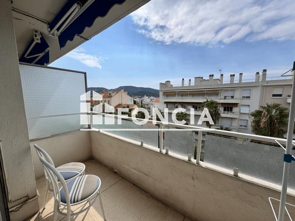 Location Studio meublé 23.81 m² - Hyères 83400