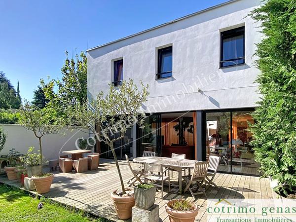 Chassieu Villa contemporaine 242m² hab+piscine+annexes