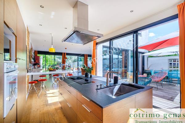 Chassieu Villa contemporaine 242m² hab+piscine+annexes