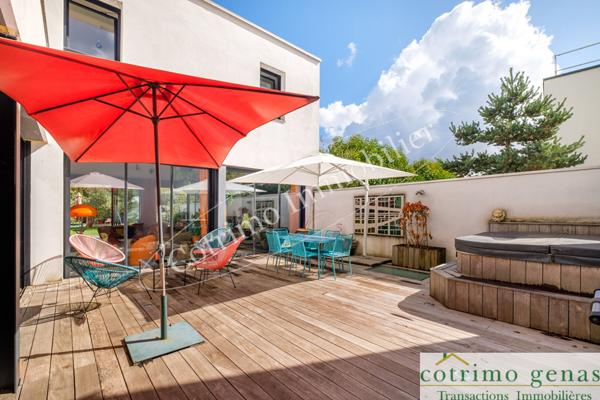 Chassieu Villa contemporaine 242m² hab+piscine+annexes