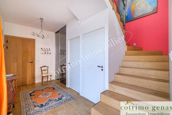 Chassieu Villa contemporaine 242m² hab+piscine+annexes