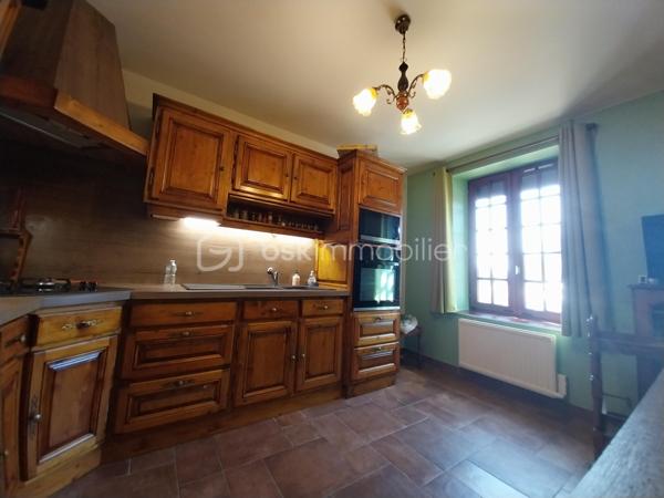 Une belle propriété à fort potentiel pour profiter du calme de la campagne.
Vous recherchez un cadre paisible et authentique, tout en profitant de beaux espaces ? Cette habitation en pierre offre un environnement idéal pour construire de beaux projets en famille.

La maison d’une surface de 94,73 m² au RDC avec une belle surface disponible à l'étage, bénéficie du charme de l’ancien avec une couverture en ardoises et des menuiseries double vitrage.

  - Au RDC une entrée donne accès à une salle à manger / salon et une cuisine équipée. Un couloir dessert 1 chambre, 1 Bureau ou une 2ème chambre, 1 cellier, 1 salle de bain , 1 WC et 1 garage.
  - A l'étage des travaux en cours, offre une belle opportunité de créer des chambres ou des espaces supplémentaires adaptés à votre famille. (Photos de l'étage sur demande).
    
De nombreux travaux de rénovation ont été réalisés récemment (factures à l'appui) : Au rez-de-chaussée différentes pièces ont été refaites, l'assainissement complet refait aux normes (Certificat SPANC) ainsi que le bardage du bâtiment.

Implanté sur un terrain de 3063m², un bâtiment d'environ 70m² à proximité de l'habitation pourra être utilisé selon vos besoins : atelier, espace de rangement, garage.

Ce bien vous intéresse n'hésitez pas à me contacter