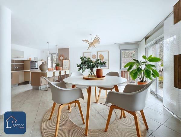 Maison T5 en triplex 140 m² 4 chambres avec balcon, jardin et grand garage double environnement calme en centre ville de Gex 01170