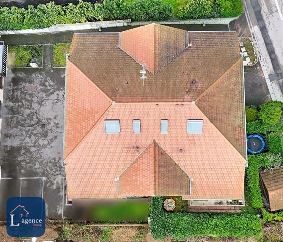 Maison T5 en triplex 140 m² 4 chambres avec balcon, jardin et grand garage double environnement calme en centre ville de Gex 01170