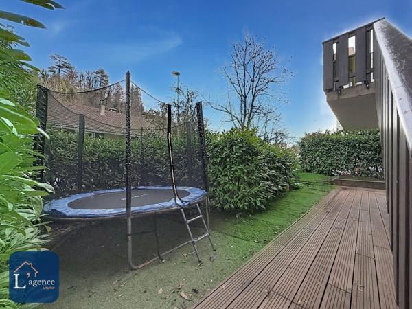 Maison T5 en triplex 140 m² 4 chambres avec balcon, jardin et grand garage double environnement calme en centre ville de Gex 01170