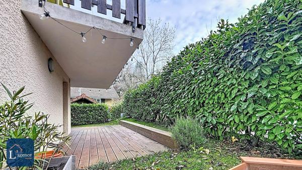 Maison T5 en triplex 140 m² 4 chambres avec balcon, jardin et grand garage double environnement calme en centre ville de Gex 01170