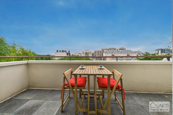 Centre-ville. Beau 4 pièces moderne avec terrasse, cave et parking.