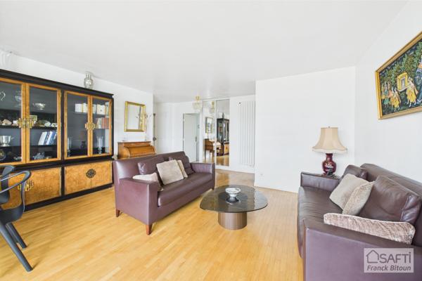 Centre-ville. Beau 4 pièces moderne avec terrasse, cave et parking.