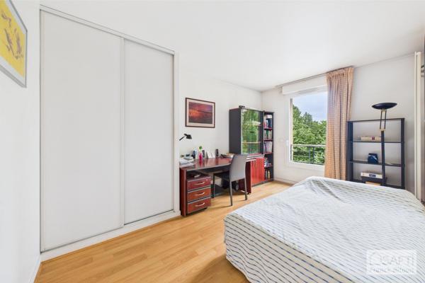 Centre-ville. Beau 4 pièces moderne avec terrasse, cave et parking.