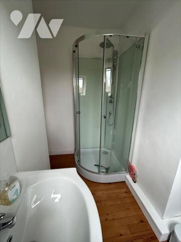 A VENDRE CENTRE HUELGOAT MAISON AVEC JARDIN