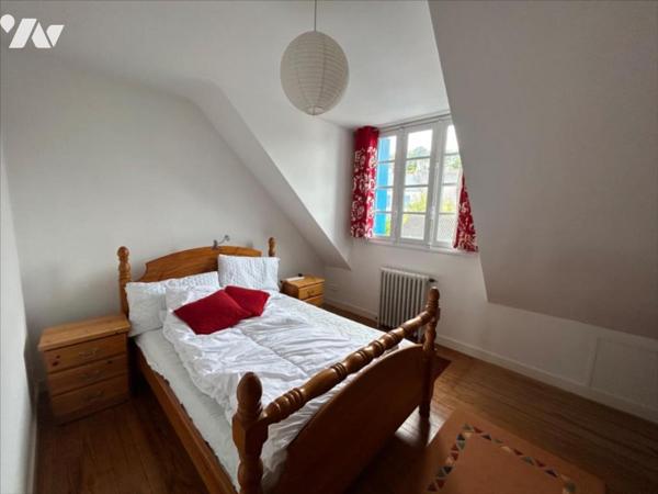 A VENDRE CENTRE HUELGOAT MAISON AVEC JARDIN