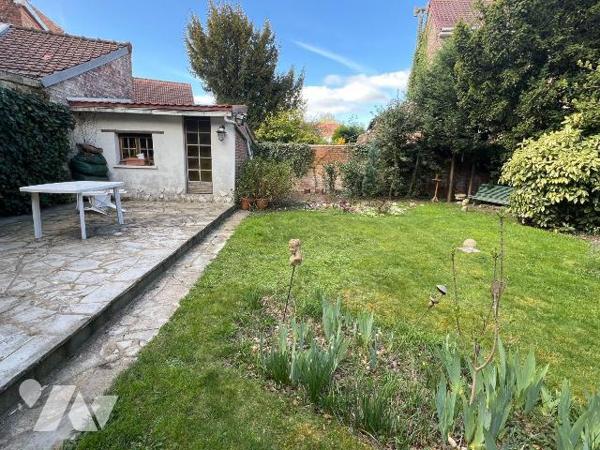 CENTRE VILLE - Une maison à vendre avec une surface habitable de 182 m², la maison comprend un ...