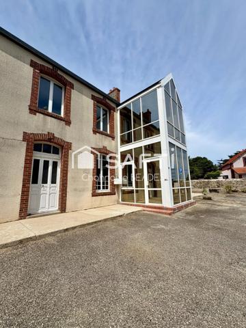 Ensemble immobilier avec hangars et appartements