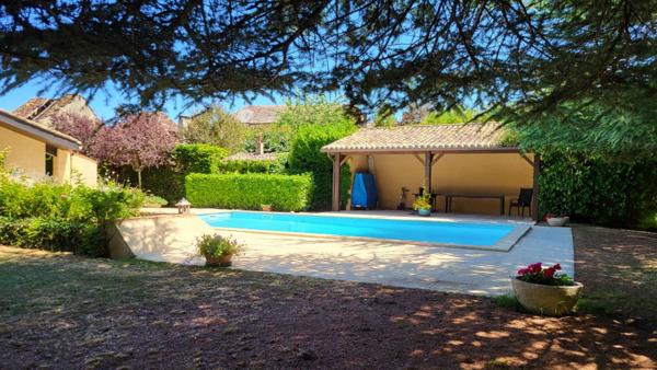 Mussidan Maison d'architecte 10 pièces, 290 m² habitables piscine parcelle de 3110m²