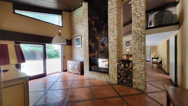 Mussidan Maison d'architecte 10 pièces, 290 m² habitables piscine parcelle de 3110m²