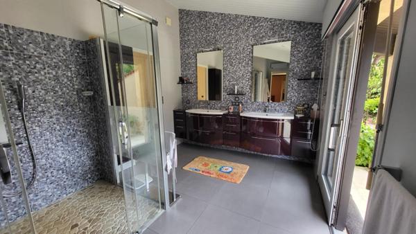 Mussidan Maison d'architecte 10 pièces, 290 m² habitables piscine parcelle de 3110m²