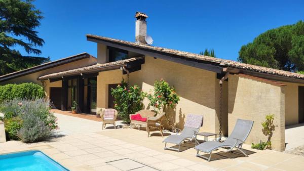 Mussidan Maison d'architecte 10 pièces, 290 m² habitables piscine parcelle de 3110m²