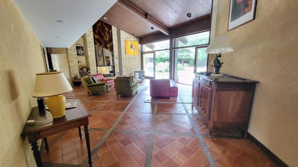 Mussidan Maison d'architecte 10 pièces, 290 m² habitables piscine parcelle de 3110m²