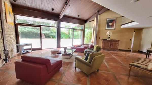 Mussidan Maison d'architecte 10 pièces, 290 m² habitables piscine parcelle de 3110m²