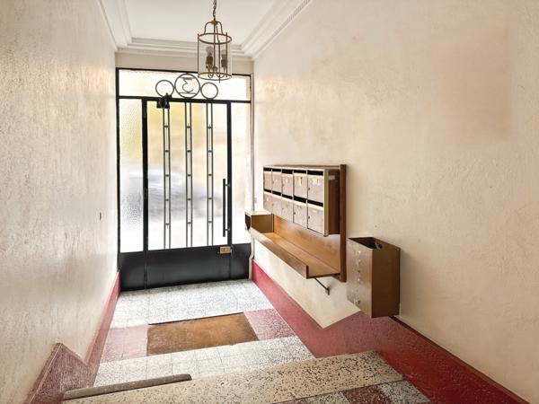 Lyon (69003) T3 dernier étage traversant double exposition