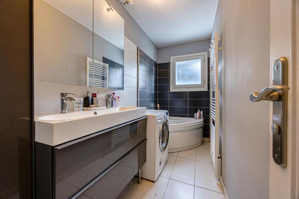 Appartement 5 pièces à vendre à Chambéry - Dernier étage avec garage et balcon