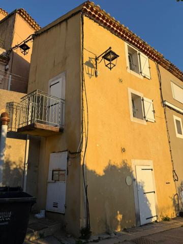 Maison de village à Velaux 2 pièce(s) 26 m2, séjour avec cuisine ouverte, 1 chambre, cave. Centre ville