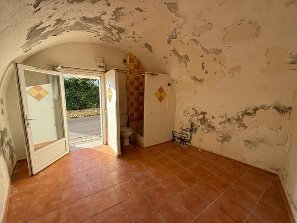 Maison de village à Velaux 2 pièce(s) 26 m2, séjour avec cuisine ouverte, 1 chambre, cave. Centre ville