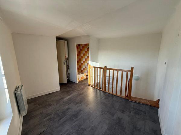 Maison de village à Velaux 2 pièce(s) 26 m2, séjour avec cuisine ouverte, 1 chambre, cave. Centre ville