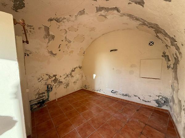 Maison de village à Velaux 2 pièce(s) 26 m2, séjour avec cuisine ouverte, 1 chambre, cave. Centre ville