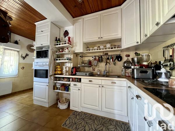 Appartement 4 pièces de 93 m² à Saint-Mitre-les-Remparts (13920)