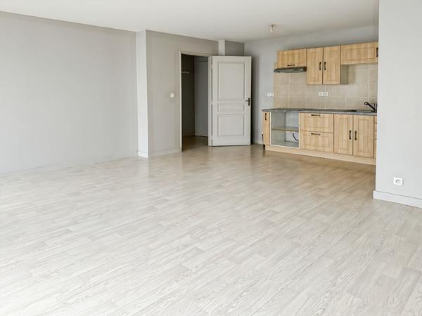 Copro sécurisée, proche toutes commodités, 2 stationnements