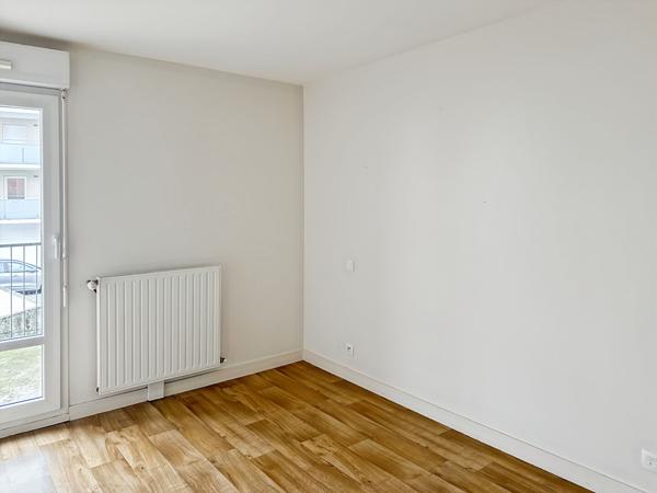 Copro sécurisée, proche toutes commodités, 2 stationnements