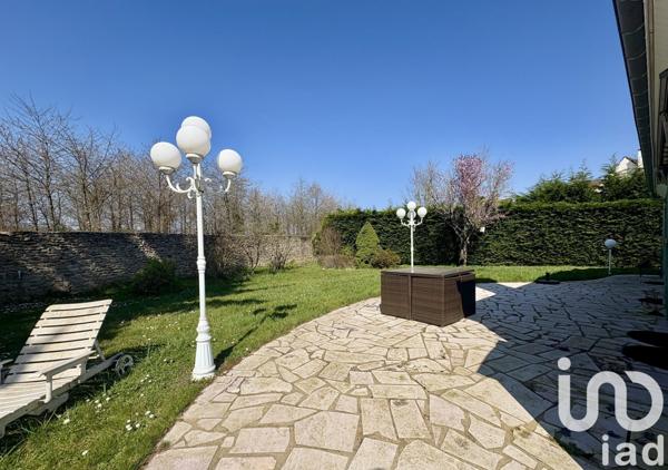 Maison 7 pièces de 180 m² à Marolles-en-Brie (94440)