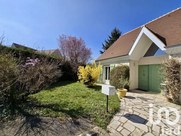 Maison 7 pièces de 180 m² à Marolles-en-Brie (94440)