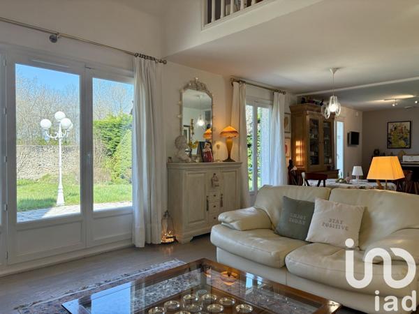 Maison 7 pièces de 180 m² à Marolles-en-Brie (94440)