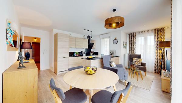 Appartement 3 pièces, au bord de seine de MANTES LA JOLIE avec 2 balcons.