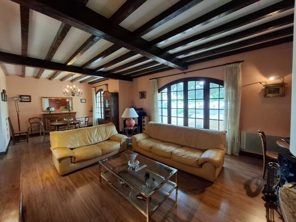 Maison familiale de plain-pied avec sous-sol - 129 m² habitables – 290 000 €